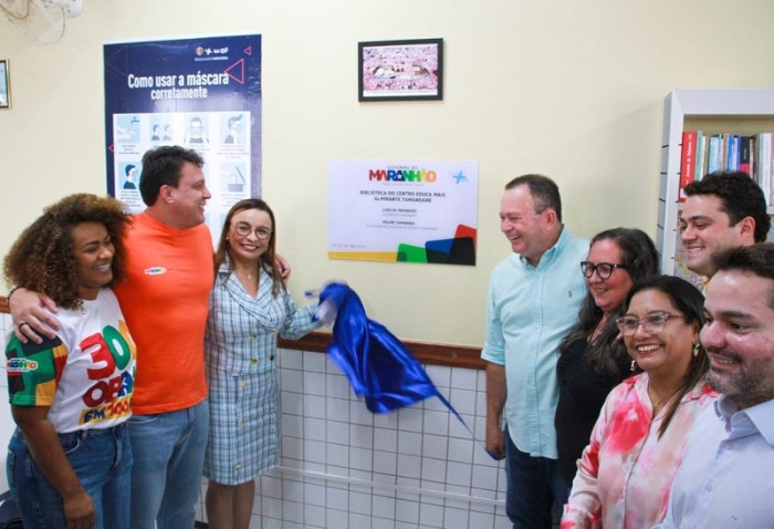 - Descerramento da placa da Biblioteca da Escola Almirante Tamandaré (Foto: Antônio Martins)