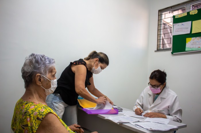 - Paciente é atendida no serviço de reumatologia na Policlínica Vinhais (Foto: Francildo Falcão)
