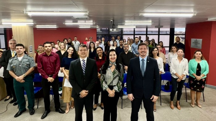 - Secretário da STC, Raul Mochel, ao lado da diretora da EGMA, Leuzinete Pereira, prestigia curso de Tomada de Contas Especial (Foto: Laisinelly Lacerda)