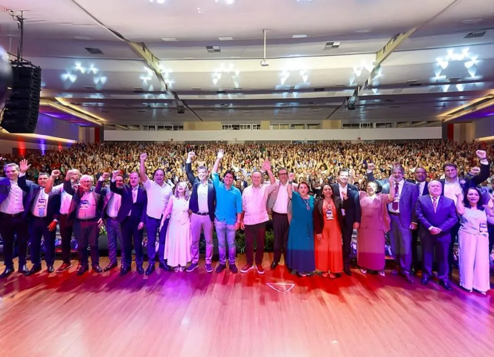 Camarão destaca a Caravana como espaço para destravar obras e fortalecer municípios. Foto: Assessoria