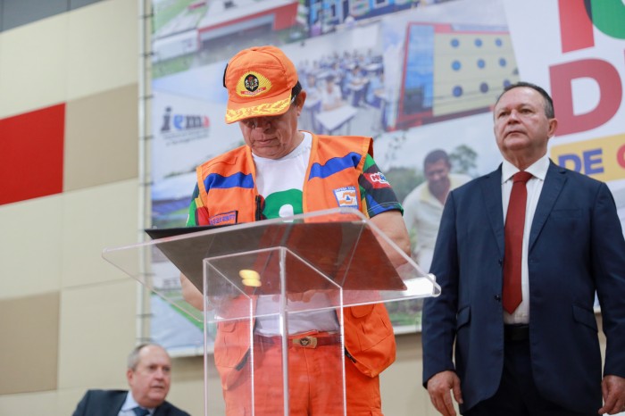 - Comandante-geral do Corpo de Bombeiros assina protocolo de intenções (Foto: Rodrigo Ribeiro)