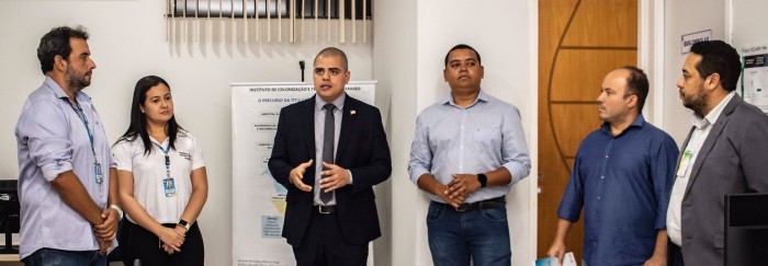 - Presidente do Iterma, Anderson Ferreira (foto, de terno escuro), participa de evento nacional sobre regularização fundiária (Foto: Divulgação)