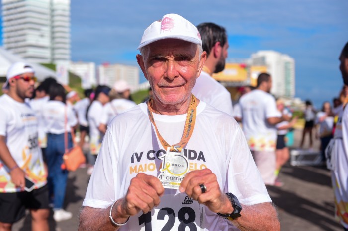 O aposentado José Garcêz participa da Corrida Maio Amarelo há quatro anos - Foto: Gilson Teixeira