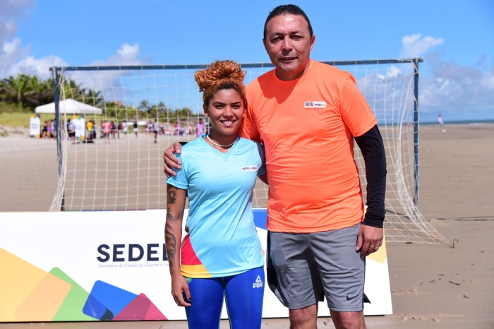 Secretário da Sedel, Naldir Lopes, e a atleta maranhense Adriele Rocha - Foto: Gilson Teixeira