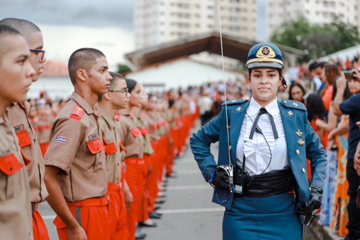 - Mais de 400 estudantes participaram da solenidade (Foto: Fernando dos Anjos)