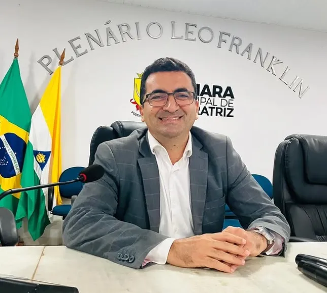 Flamarion Amaral e Carlos Hermes (foto) voltam temporariamente ao Legislativo para participar das discussões das emendas impositivas, em movimento previsto e alinhado com o Executivo. Imagem: Assessoria.
