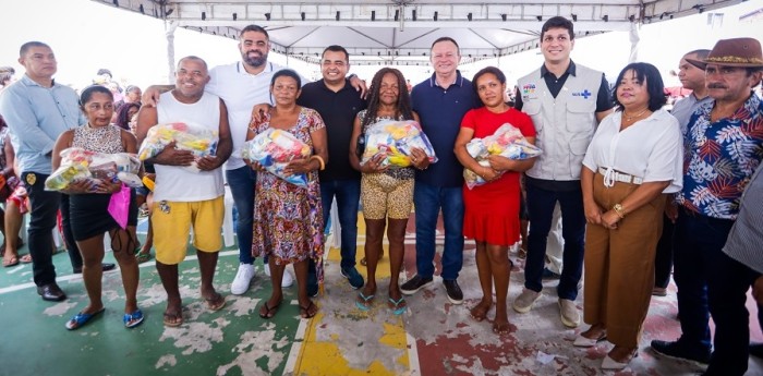 - Governador Carlos Brandão visita Instituto Bem-Estar e acompanha distribuição de cestas básicas para famílias da Vila Riod (Foto: Brunno Carvalho)