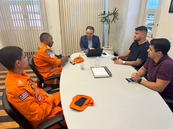 - Reunião entre Corpo de Bombeiros, Junta Comercial do Maranhão e empresa responsável pelo novo sistema de certificação da corporação (Foto: Divulgação)