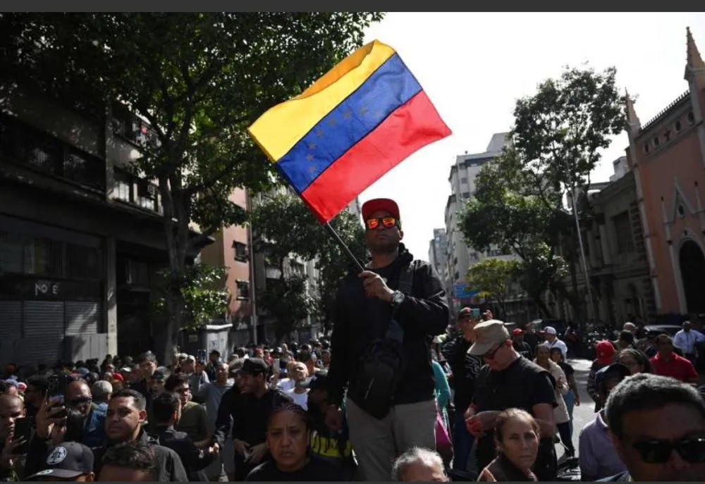 Manifestantes em frente ao Palácio Miraflores, sede do governo venezuelano na capital Caracas. Foto: Reuters/Folha