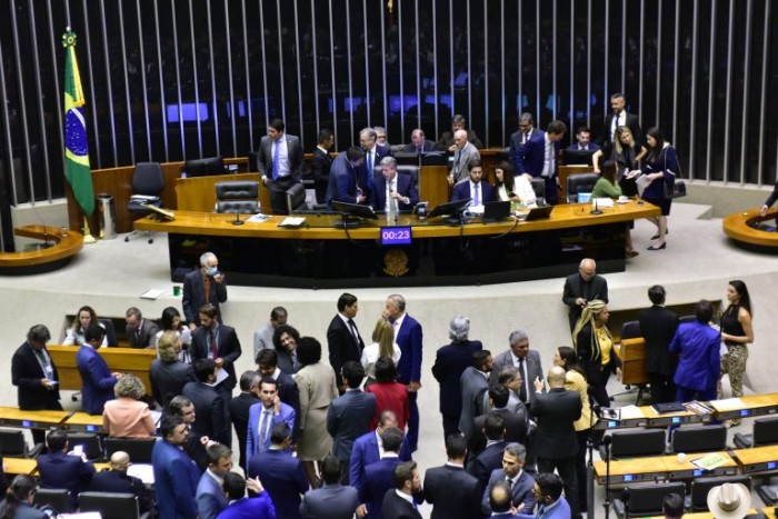 Deputados na sessão do Plenário desta quarta-feira - (Foto: Zeca Ribeiro/Câmara dos Deputados)
