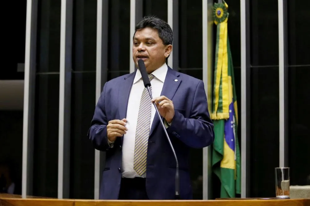 Fiscalização no Plenário: Márcio Jerry pressionou pela CPI para desvendar o esquema de fraude e corrupção no Banco Master. Foto: Assessoria