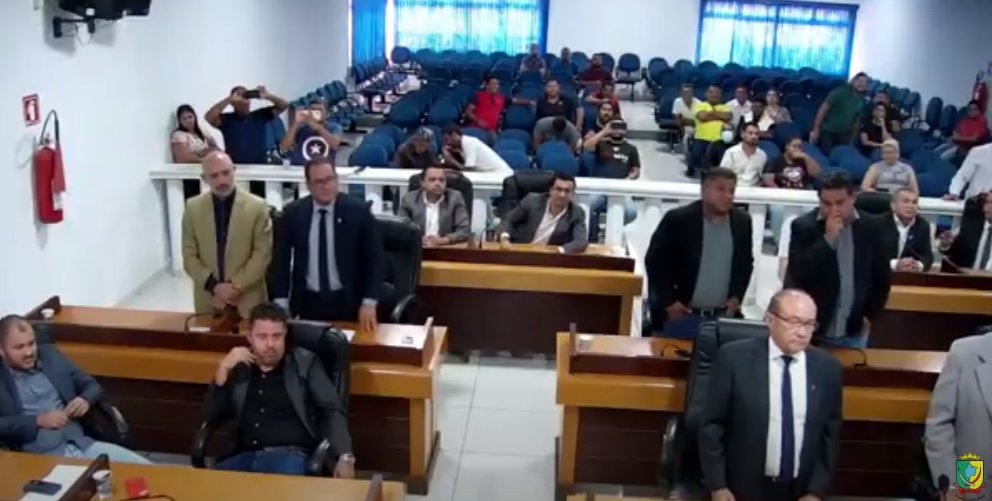 De acordo com informações obtidas por este jornalista, uma fonte próxima aos vereadores mencionou que essa mudança de posicionamento tem sido vista como (sic) 