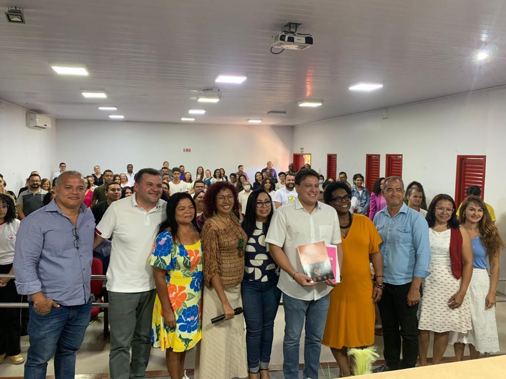 O evento contou com a presença do Secretário de Educação e Vice-Governador, Felipe Camarão, que demonstrou apoio e reconhecimento ao projeto. 