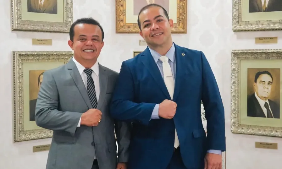 Flamarion Amaral a caminho do PSD? 🏢🔥 O secretário de saúde de Imperatriz e irmão do prefeito Rildo Amaral está em conversas avançadas para deixar o PV e se filiar ao partido de Eduardo Braide e Gilberto Kassab. Imagem: Assessoria