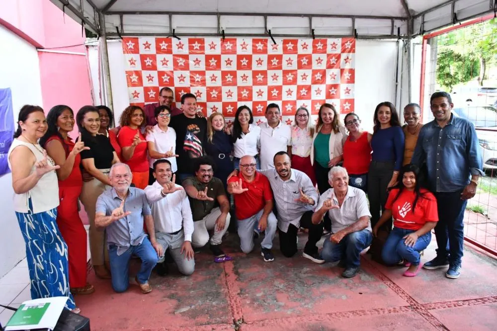 Lideranças históricas e militantes do Partido dos Trabalhadores participaram, nesta segunda-feira (6), de um ato promovido pelas mulheres do PT para recepcionar a senadora Eliziane Gama