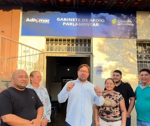 PORTAS ABERTAS EM IMPERATRIZ! O presidente da Câmara, Adhemar Jr. (MDB), anunciou que seu gabinete parlamentar está funcionando a todo vapor para atender o povo. 