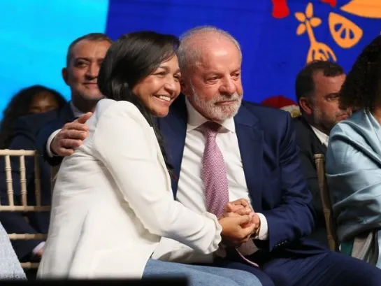 ELIZIANE GAMA: A NOVA FAVORITA AO SENADO! 🌟 A senadora que muitos davam como “fora do jogo” agora é a peça central do tabuleiro de Lula no Maranhão.