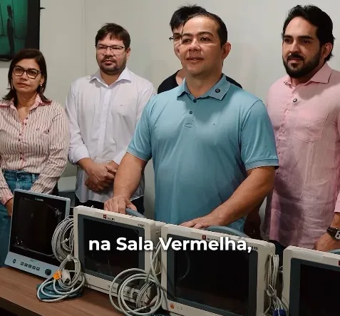 O prefeito Rildo Amaral entregou novos monitores e leitos modernos para a Sala Vermelha do Socorrão. Imagem: Redes Sociais