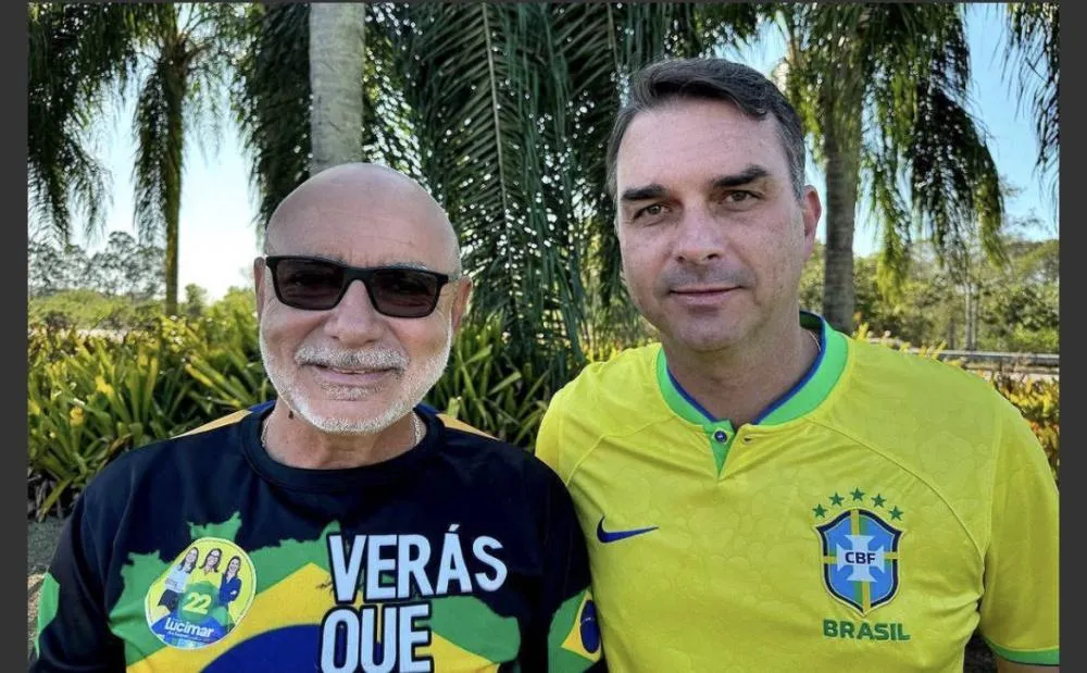 O senador Flávio Bolsonaro (PL) e Fabrício Queiroz, seu ex-assessor. Imagem : Reprodução 