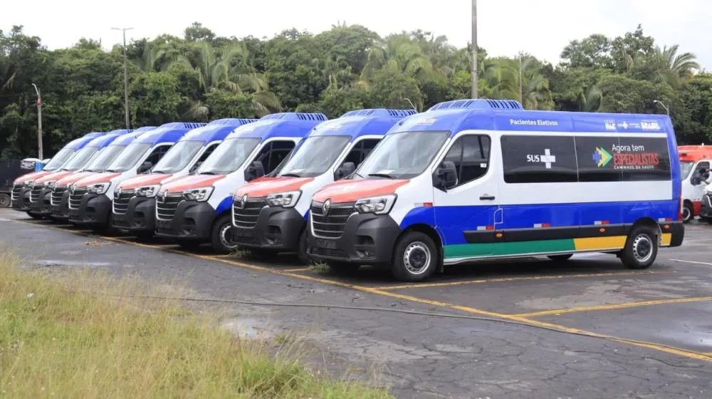 MAIS SAÚDE: Eliziane Gama garante micro-ônibus para 3 municípios do Maranhão. Imagens: Assessoria