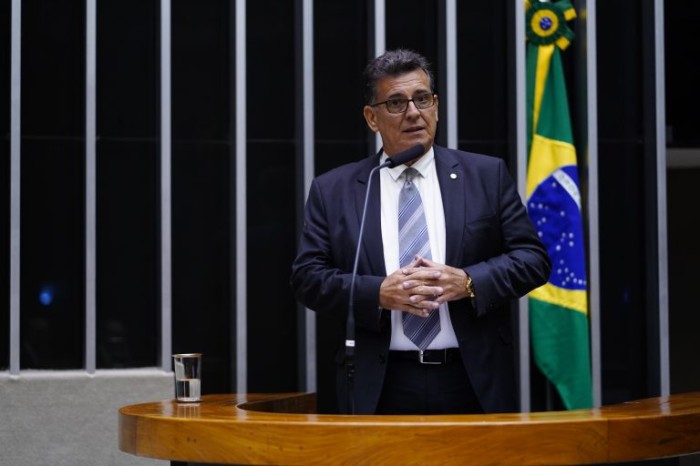 O relator Coronel Meira recomendou a aprovação do projeto, com mudanças - (Foto: Pablo Valadares/Câmara dos Deputados)