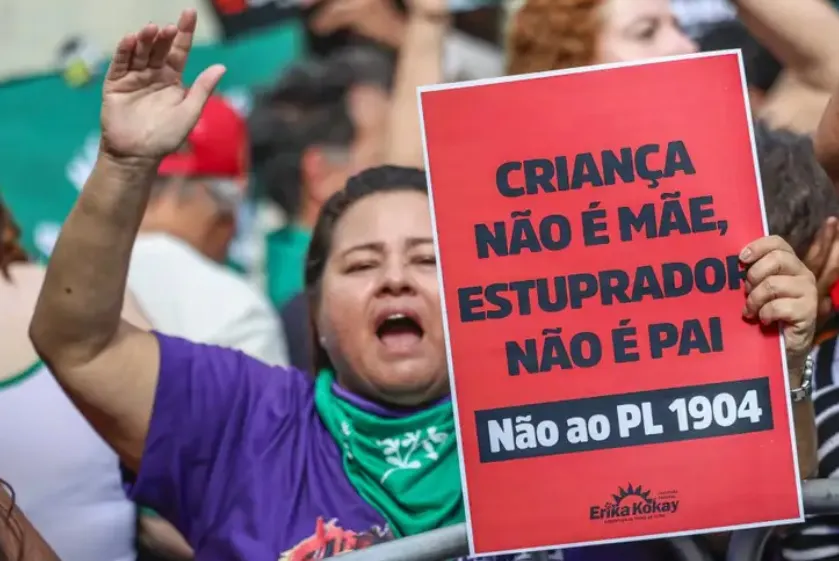 Membros do movimento “Criança não é Mãe” realizam protesto, em 2024, contra o projeto de lei (PL 1.904/2024), que equipara aborto de gestação acima de 22 semanas a homicídio. Foto: Marcelo Camargo/Agência Brasil