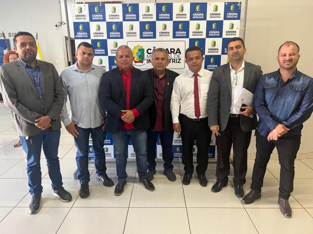Estiveram presentes na reunião, além do gestor Adonilson Lima, os vereadores Bebé Taxista (AVANTE), Flamarion Amaral (PCdoB), Aurélio Gomes (PT), Berson do Posto (SDD), Carlos Hermes (PCdoB) e Manchinha (PSB)
