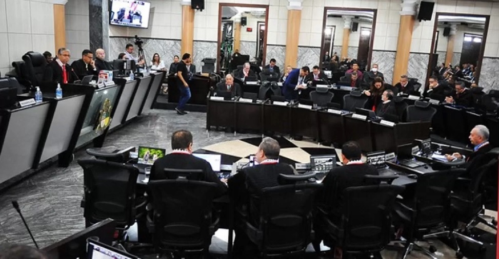 Por maioria dos votos, os desembargadores decidiram que o caso deverá ser concluída em um prazo de 90 dias.