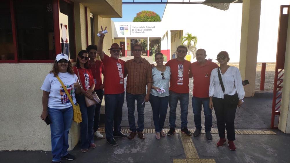 Professores da UEMASUL paralizaram atividades no campi do Centro, em Imperatriz