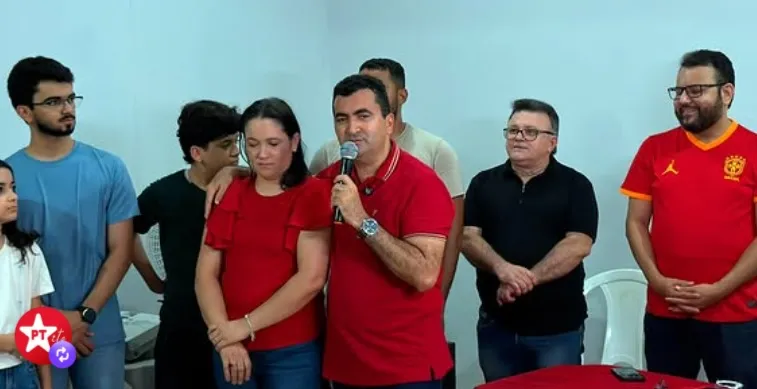 PONTO DE ENCONTRO: O candidato a deputado federal Prof. Carlos Hermes (PT) inaugurou seu comitê eleitoral em Imperatriz.
