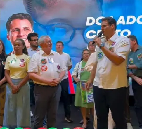 ELEIÇÕES 2026: A Justiça Eleitoral autorizou o candidato do MDB, Orleans Brandão, ao Governo do Estado a utilizar a imagem do presidente Lula em sua campanha.