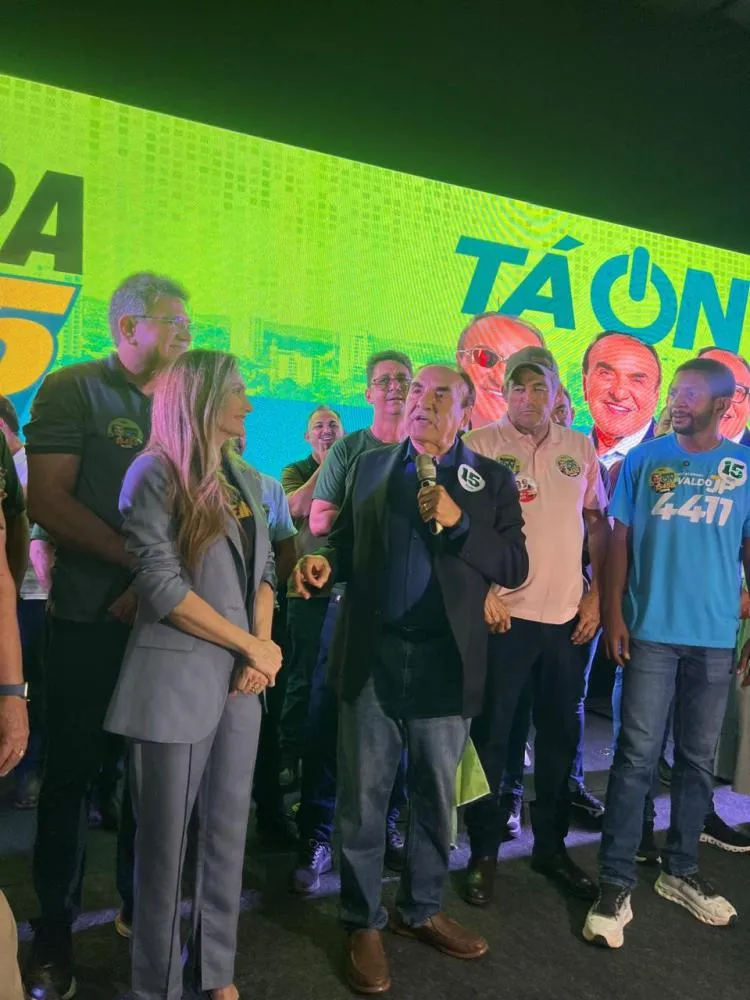 FORÇA ELEITORAL: O candidato a deputado estadual Sebastião Madeira (MDB) reuniu centenas de pessoas em um grande ato político em Imperatriz.