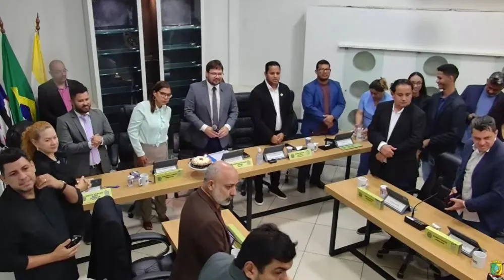PODER LEGISLATIVO: Adhemar Freitas Jr. (MDB) foi reeleito presidente da Câmara Municipal de Imperatriz para o biênio 2027/2028, recebendo 20 votos nesta quinta (1º).