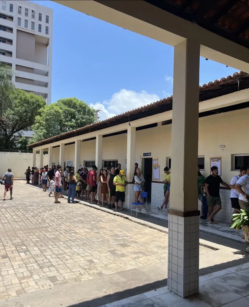 Seção no Centro de Imperatriz: Apesar das filas registradas na abertura dos portões no segundo maior colégio eleitoral do Maranhão, a votação segue sem grandes intercorrências