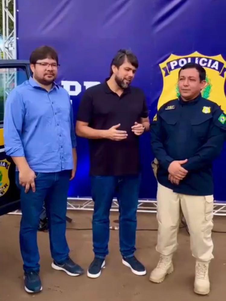 O superintendente da PRF, Francinácio Medeiros, agradeceu o apoio do vereador e do deputado, enfatizando que a nova viatura contribuirá para o aprimoramento das atividades realizadas pelos agentes.