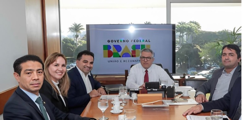 Josimar e sua bancada com o ministro Alexandre Padilha; acordo com Flávio Dino no maranhão garantiu apoio a Lula em Brasília