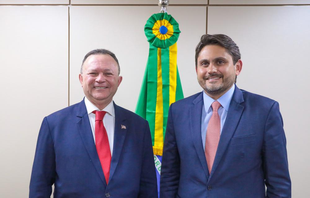 Governador Carlos Brandão se reuniu em Brasília com o ministro das Comunicações, Juscelino Filho (Foto: Divulgação) Por