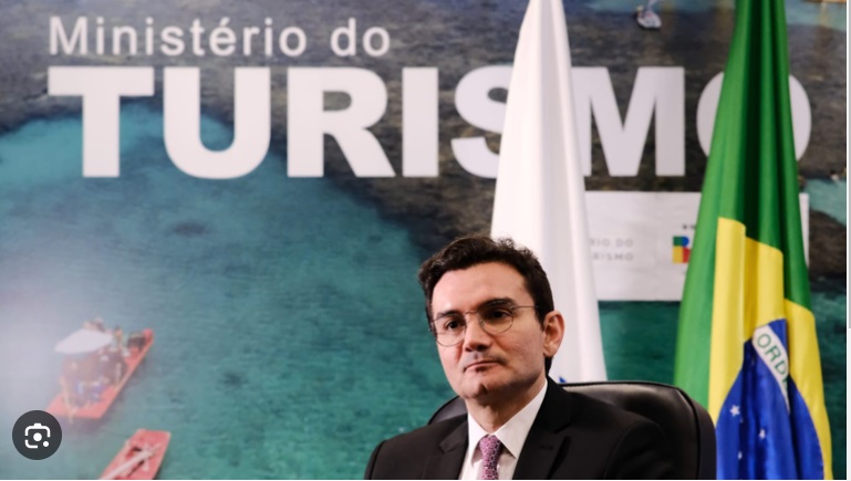 Ministro do Turismo (Mtur), Celso Sabino desembarca em Barreironas e segue para São Luís...