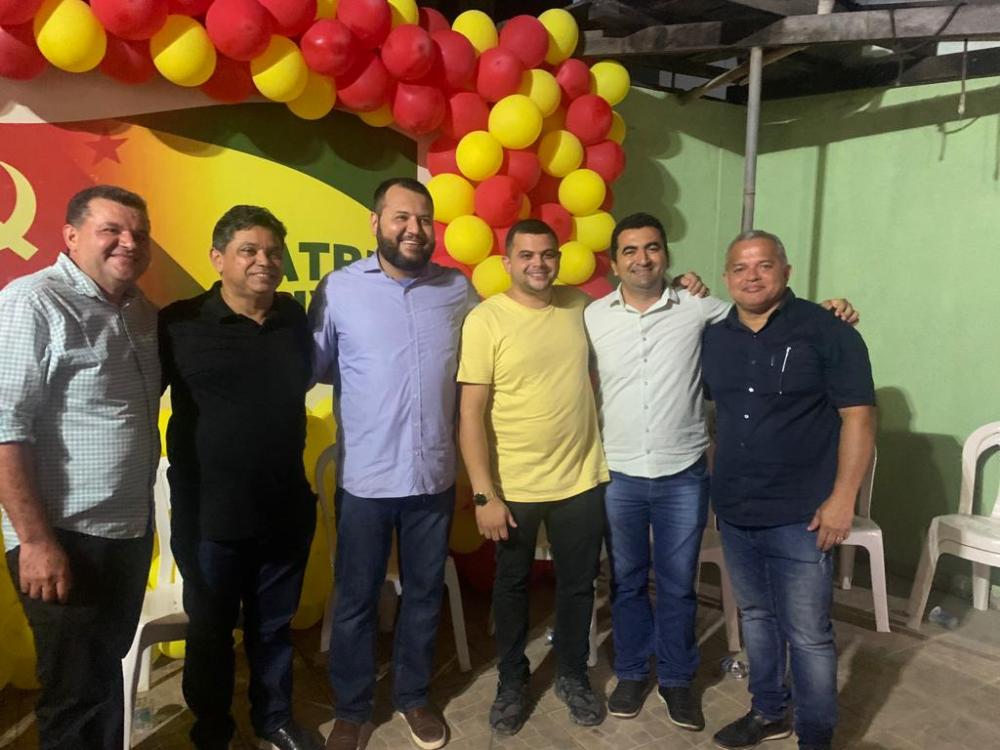 O evento, que atraiu uma grande participação da militância e líderes regionais, contou com a presença de vereadores, prefeitos, vice-prefeitos e dirigentes partidários.