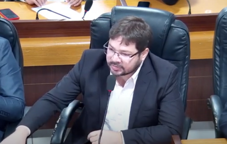 O vereador Adhemar Freitas Jr. e demais legisladores destacaram a relevância desse debate, visto que o aumento do eleitorado e o engajamento dos jovens são questões cruciais. 