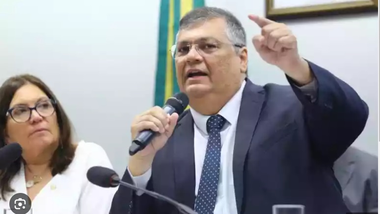 Desta vez, Dino respondeu perguntas dos parlamentares na Comissão de Fiscalização Financeira e Controle, presidida pela deputada bolsonarista Bia Kicis (PL-DF).