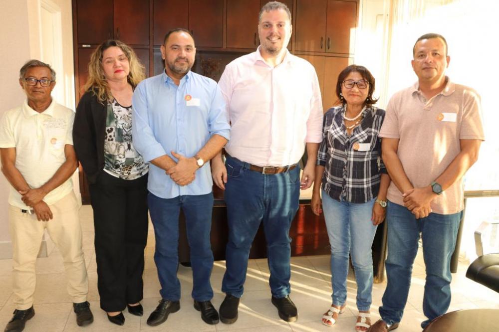A direção do Sinproesemma aproveitou o momento com Rodrigo Lago para participar ao deputado sobre o descumprimento do acordo judicial celebrado entre o Sinproesemma e o Governo do Estado, intermediado pelo Ministério Público.
