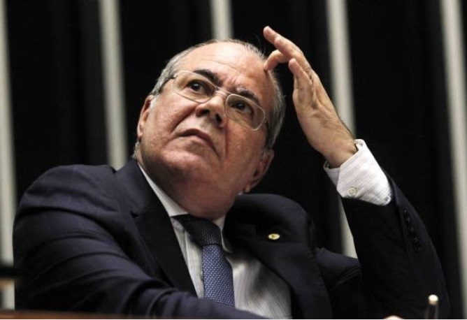 As informações indicam que Hildo Rocha teria buscado uma visibilidade maior do que a esperada para seu cargo, o que teria desencadeado conflitos e descontentamentos no ambiente ministerial. 