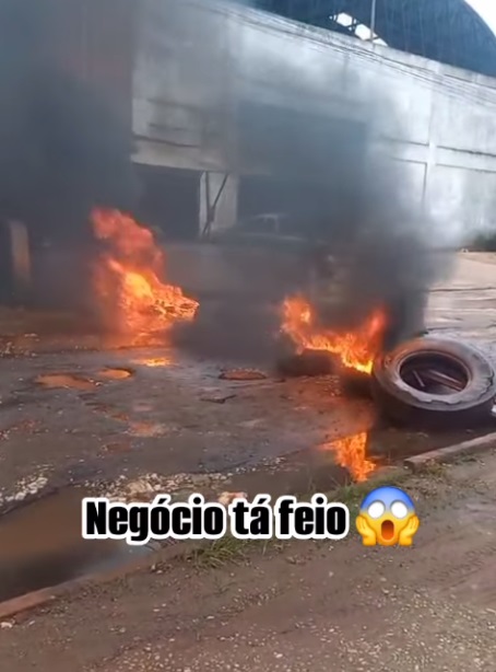 Populares cansados de promessas feitas pela gestão atual. interditaram a Avenida Liberdade