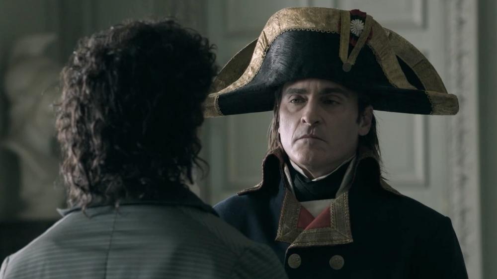 A produção não apenas destaca o talento de Joaquin Phoenix, mas também reforça a reputação de Scott como um mestre na direção de filmes épicos.