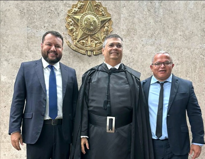 A posse de Flávio Dino e o depoimento de Bolsonaro são testemunhos da resiliência de nossa democracia.