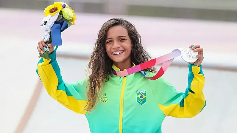 Em um ambiente dominado por meninos, ela desconstruiu estigmas e se tornou medalhista olímpica aos 13 anos