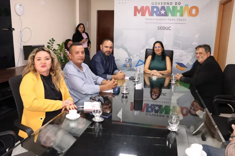 O encontro teve como pauta projeto de pós graduação para os trabalhadores em educação como mestrado e doutorado, progressões e titulações pendentes do acordo judicial, além das primeiras tratativas sobre a Campanha Salarial 2025 dos educadores.