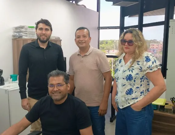 Fábio Orlan, e a secretária-geral, Izabel Cristina, reuniram-se com o secretário-adjunto jurídico da Secretaria de Estado da Administração (SEAD), Rodolfo Vilar. Foto: Divulgação.