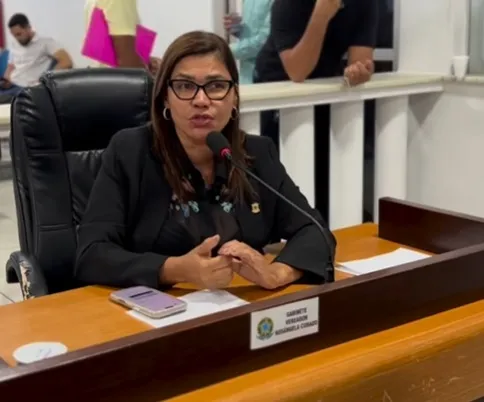 A vereadora Rosangela Curado faz Indicação que propõe implantação de unidade especializada dentro do Programa Sorrir para atender famílias carentes. Foto: Divulgação.